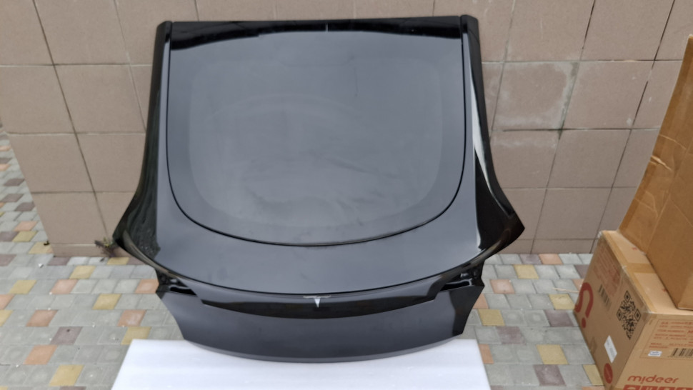 Крышка багажника Tesla Model Y PBSB чорная Ляда Тесла У 51648738166 51747343798 51647308045