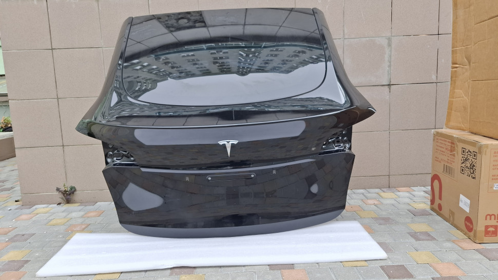 Крышка багажника Tesla Model Y PBSB чорная Ляда Тесла У 51648738166 51747343798 51647308045