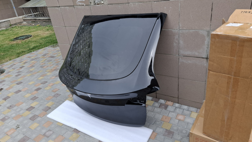Крышка багажника Tesla Model Y PBSB чорная Ляда Тесла У 51648738166 51747343798 51647308045