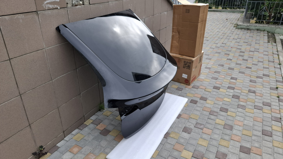 Крышка багажника Tesla Model Y PBSB чорная Ляда Тесла У 51648738166 51747343798 51647308045