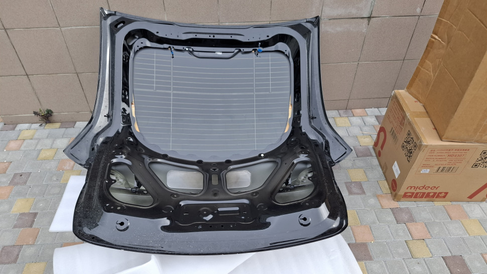Крышка багажника Tesla Model Y PBSB чорная Ляда Тесла У 51648738166 51747343798 51647308045
