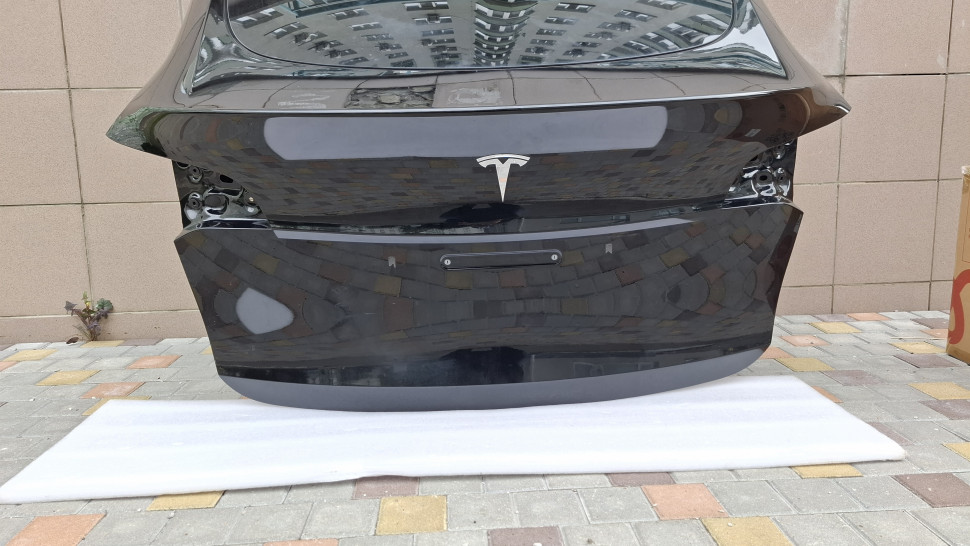 Крышка багажника Tesla Model Y PBSB чорная Ляда Тесла У 51648738166 51747343798 51647308045