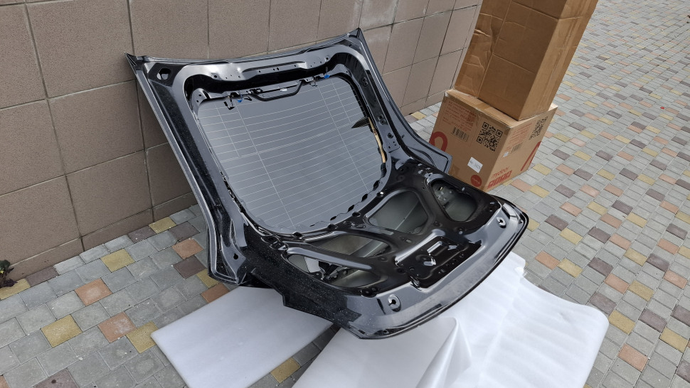 Крышка багажника Tesla Model Y PBSB чорная Ляда Тесла У 51648738166 51747343798 51647308045