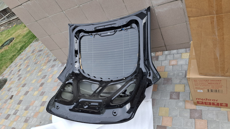 Крышка багажника Tesla Model Y PBSB чорная Ляда Тесла У 51648738166 51747343798 51647308045