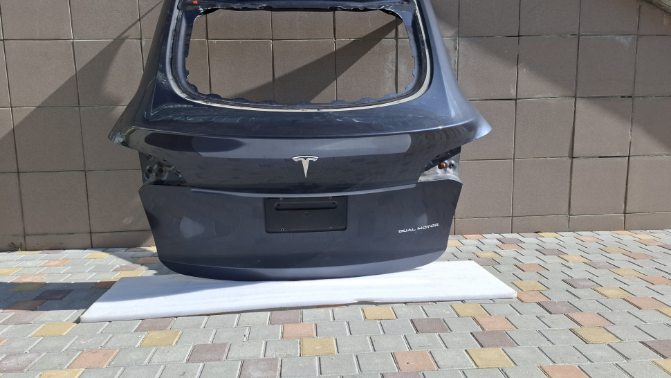 Крышка багажника Tesla Model Y сіра мілкий дефект Ляда Тесла У