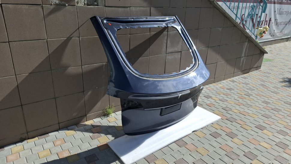 Крышка багажника Tesla Model Y сіра мілкий дефект Ляда Тесла У