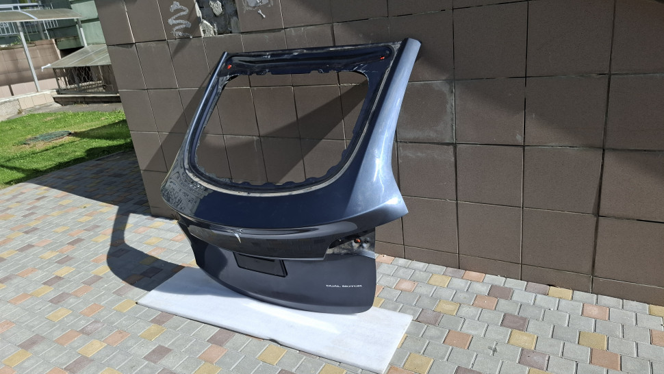 Крышка багажника Tesla Model Y сіра мілкий дефект Ляда Тесла У