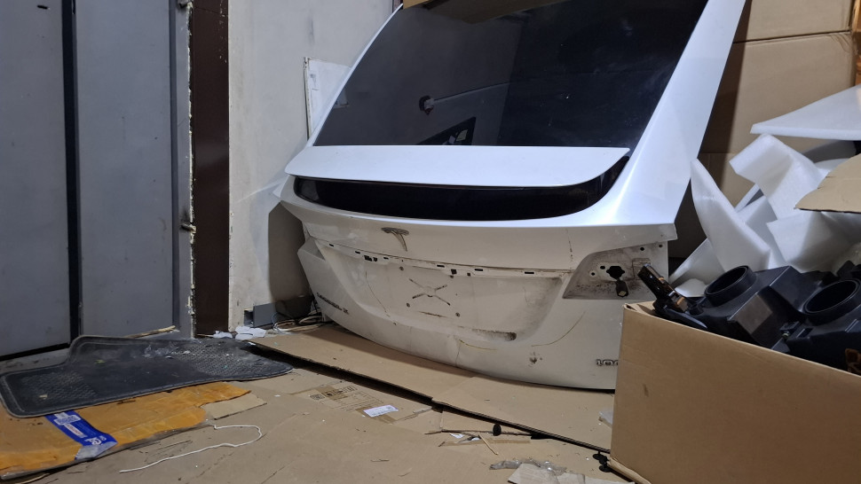 Дефект крышка багажника Tesla Model X 2016 2017 2018 2019 2020 2021 Дверь багажника Тесла модел Х Ляда Тесла Х 106745600B