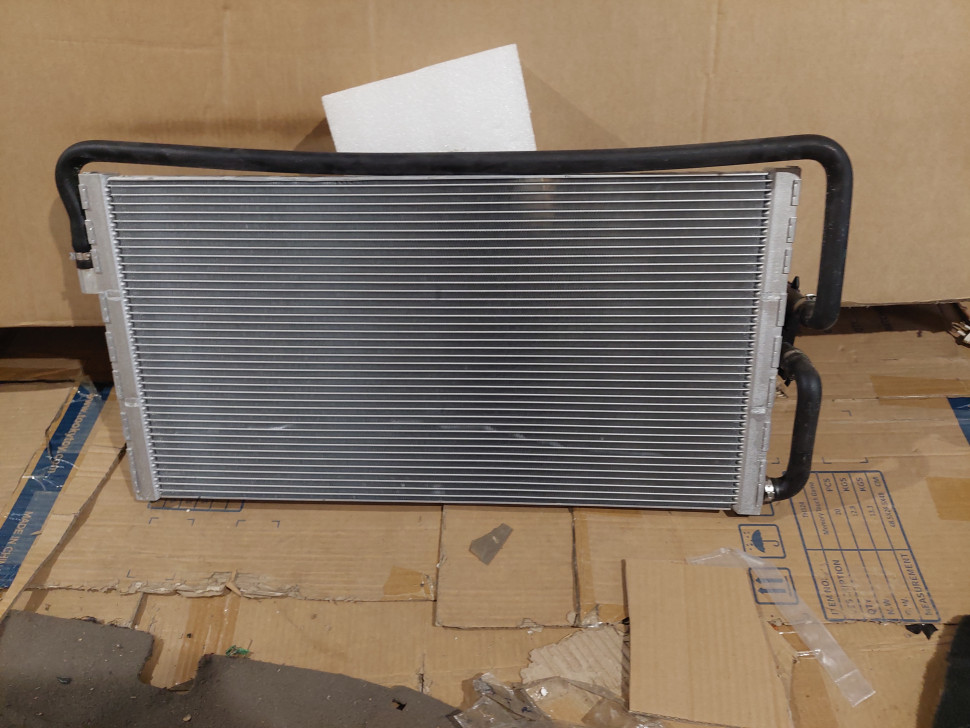 Радиатор Bmw m5 f10 m6 f06 f12 f13 17112284244 Радіатор БМВ 5 м5 ф10 