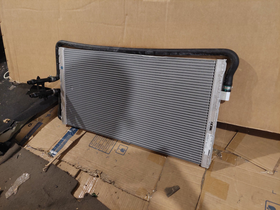 Радиатор Bmw m5 f10 m6 f06 f12 f13 17112284244 Радіатор БМВ 5 м5 ф10 