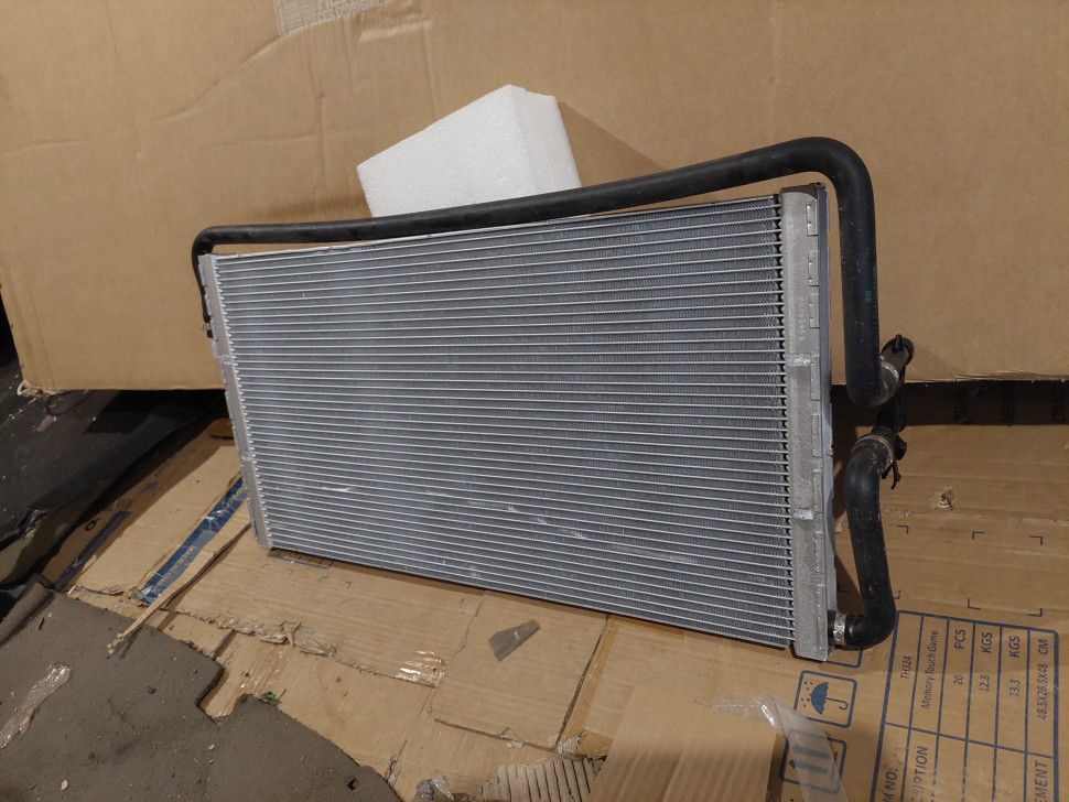 Радиатор Bmw m5 f10 m6 f06 f12 f13 17112284244 Радіатор БМВ 5 м5 ф10 