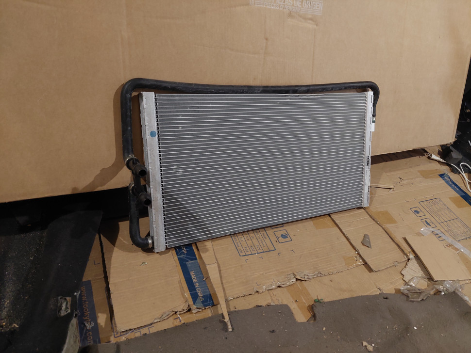 Радиатор Bmw m5 f10 m6 f06 f12 f13 17112284244 Радіатор БМВ 5 м5 ф10 