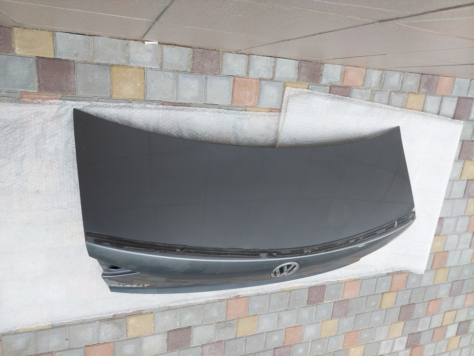 Крышка багажника Volkswagen Passat b8 2016 2017 2018 2019 ляда Пассат Б8 561-827-025-L 561827025L