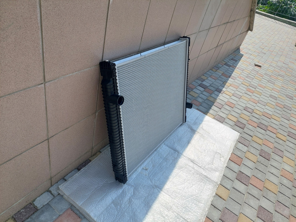 Радиатор на MAN NG, NL, NU 67218 Nissens Радиатор на Ман 81061016500 81061016501 81061016784