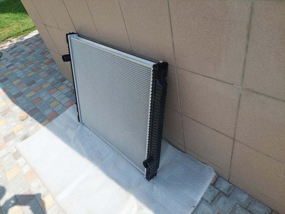 Радиатор на MAN NG, NL, NU 67218 Nissens Радиатор на Ман 81061016500 81061016501 81061016784