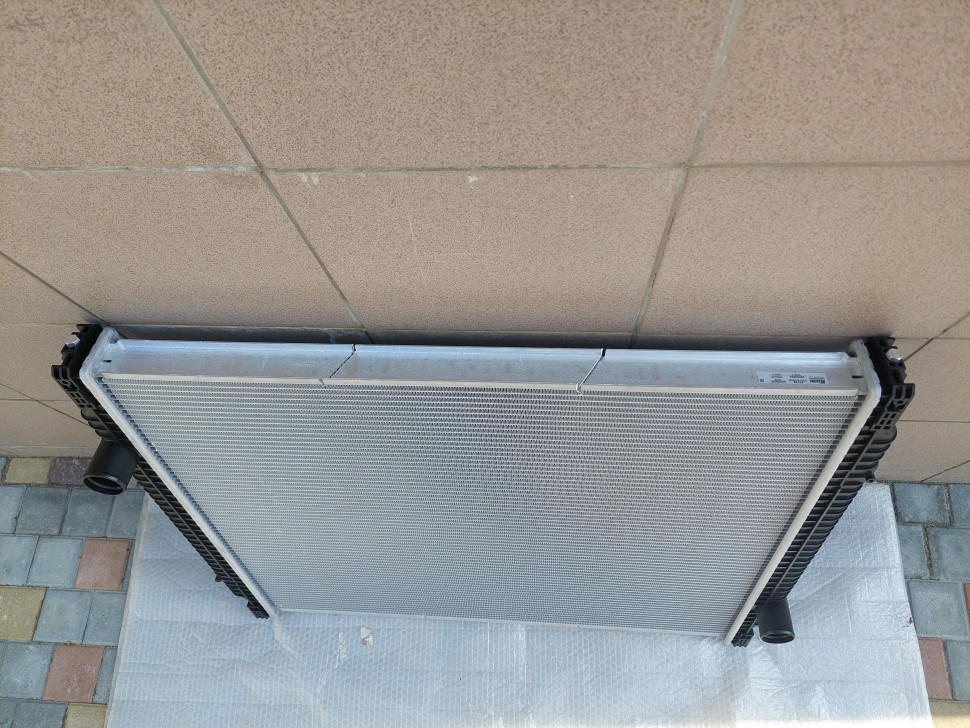 Радиатор на MAN NG, NL, NU 67218 Nissens Радиатор на Ман 81061016500 81061016501 81061016784