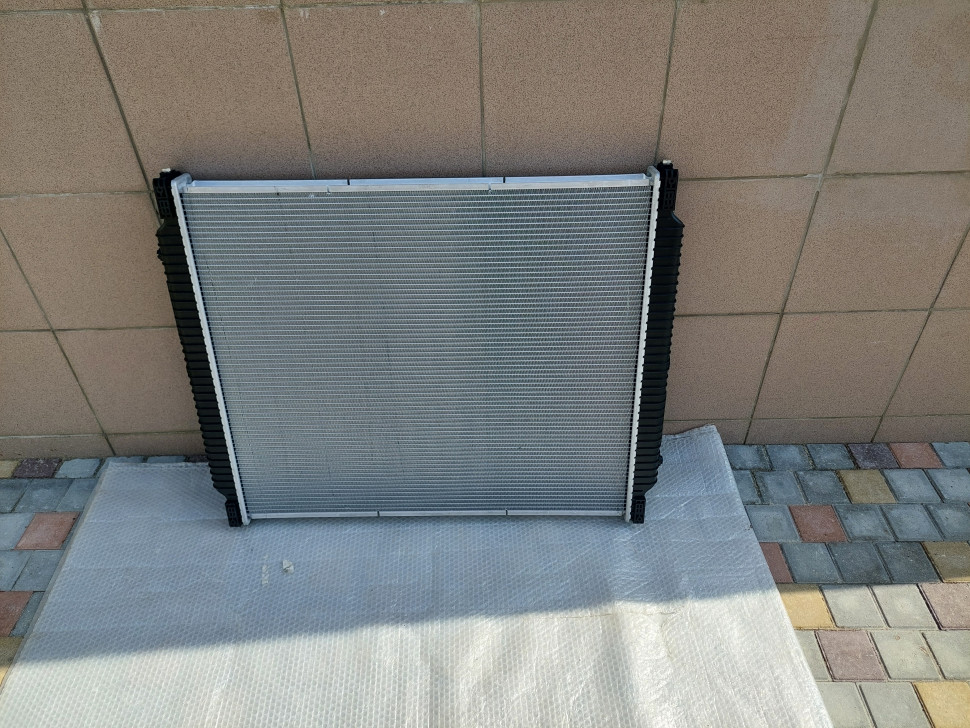 Радиатор на MAN NG, NL, NU 67218 Nissens Радиатор на Ман 81061016500 81061016501 81061016784