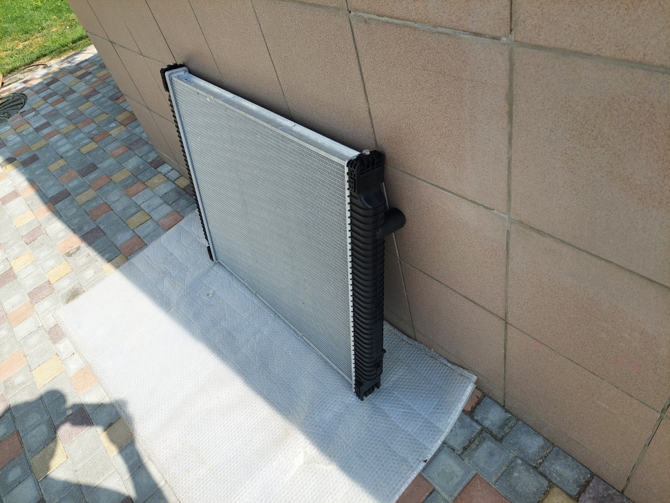 Радиатор на MAN NG, NL, NU 67218 Nissens Радиатор на Ман 81061016500 81061016501 81061016784