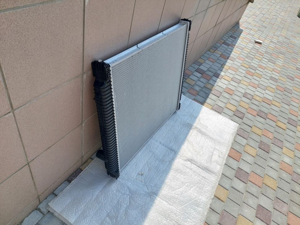 Радиатор на MAN NG, NL, NU 67218 Nissens Радиатор на Ман 81061016500 81061016501 81061016784