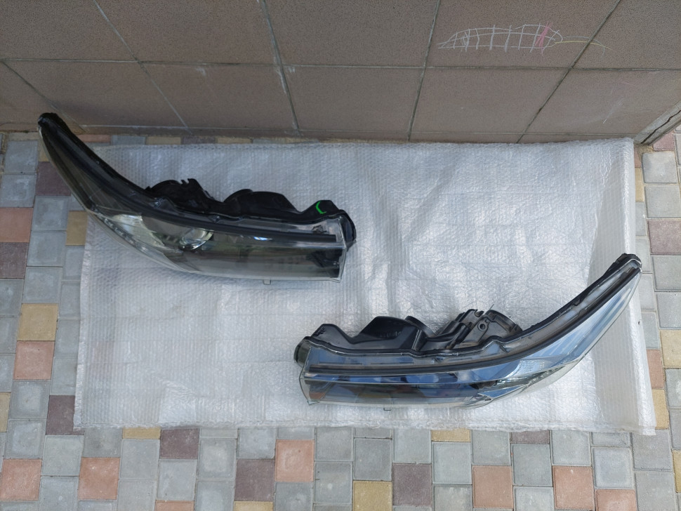 Фары Toyota Highlander 2017 2018 2019 2020 черный отртражатель Фара Хайлендер нужен ремонт креплений. 811100E390 811500E390