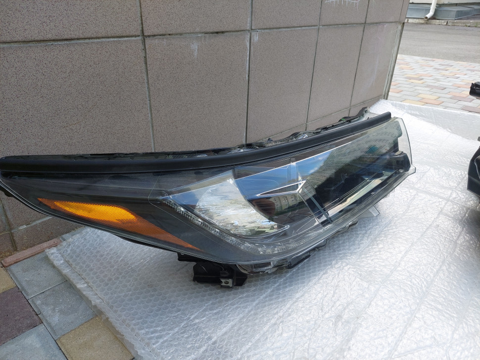 Фары Toyota Highlander 2017 2018 2019 2020 черный отртражатель Фара Хайлендер нужен ремонт креплений. 811100E390 811500E390