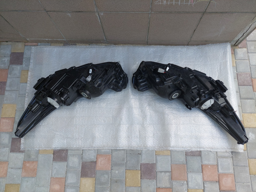 Фары Toyota Highlander 2017 2018 2019 2020 черный отртражатель Фара Хайлендер нужен ремонт креплений. 811100E390 811500E390