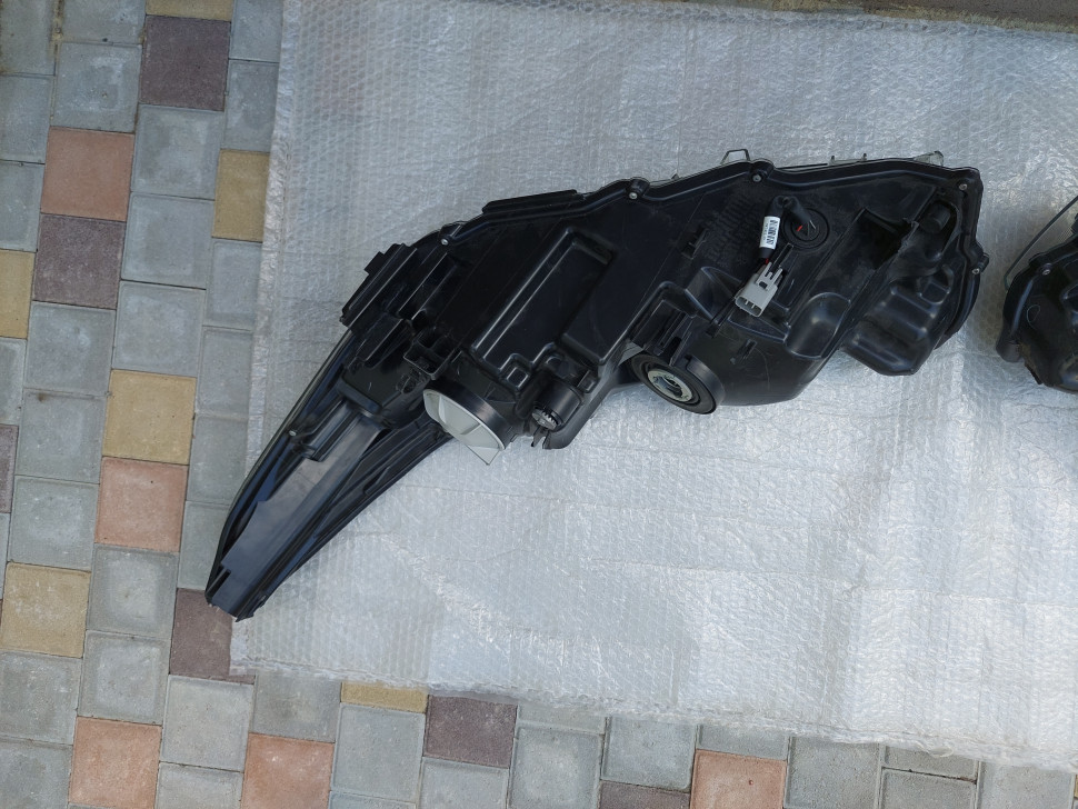 Фары Toyota Highlander 2017 2018 2019 2020 черный отртражатель Фара Хайлендер нужен ремонт креплений. 811100E390 811500E390