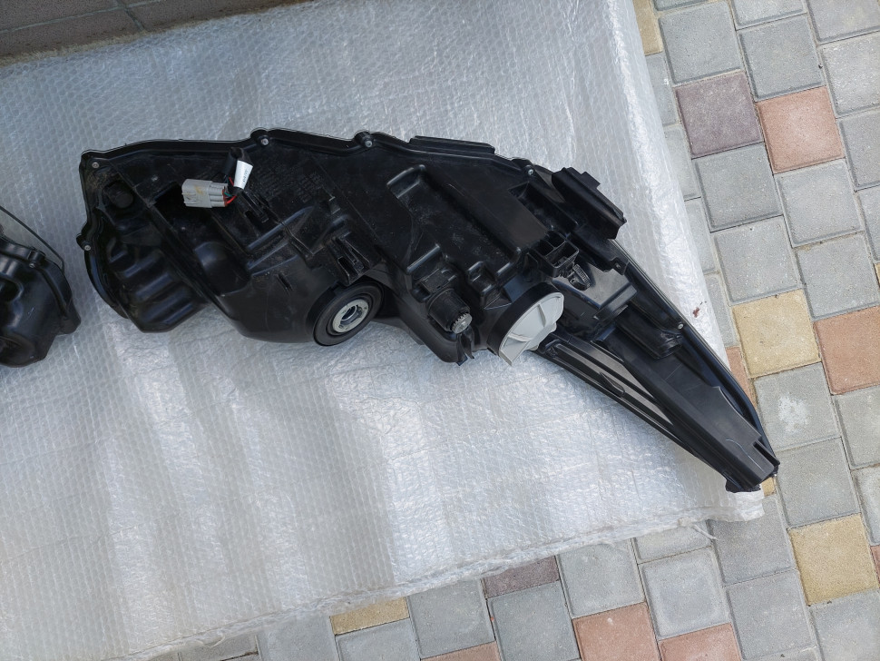 Фары Toyota Highlander 2017 2018 2019 2020 черный отртражатель Фара Хайлендер нужен ремонт креплений. 811100E390 811500E390