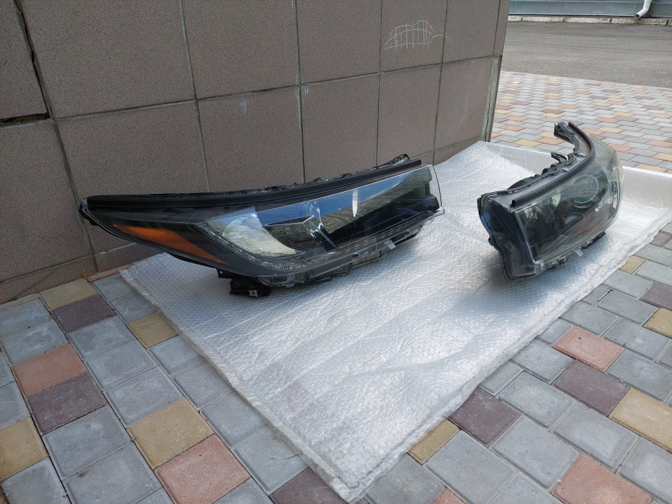 Фары Toyota Highlander 2017 2018 2019 2020 черный отртражатель Фара Хайлендер нужен ремонт креплений. 811100E390 811500E390