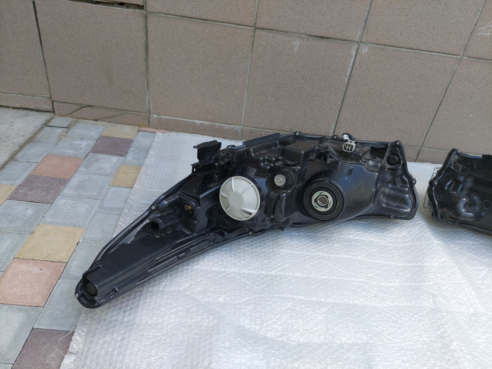 Фары Toyota Highlander 2017 2018 2019 2020 черный отртражатель Фара Хайлендер нужен ремонт креплений. 811100E390 811500E390