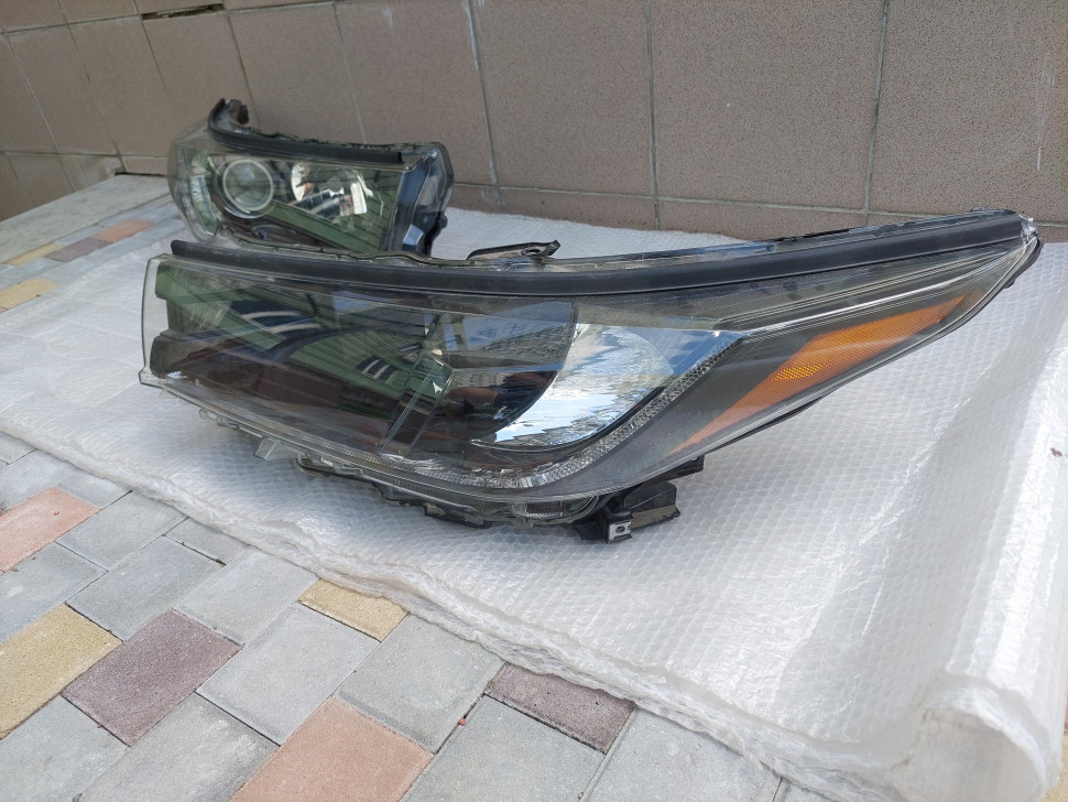 Фары Toyota Highlander 2017 2018 2019 2020 черный отртражатель Фара Хайлендер нужен ремонт креплений. 811100E390 811500E390