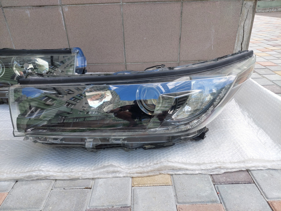 Фары Toyota Highlander 2017 2018 2019 2020 черный отртражатель Фара Хайлендер нужен ремонт креплений. 811100E390 811500E390