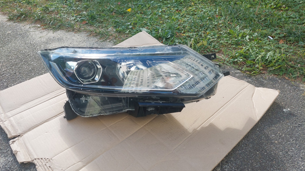 Фара Nissan Qashqai j11 2017 2018 2019 2020 нужен ремонт креплений