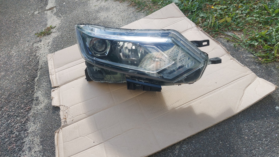 Фара Nissan Qashqai j11 2017 2018 2019 2020 нужен ремонт креплений