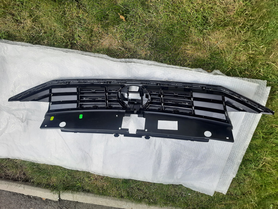 Решетка радиатора VW Passat B8 2019 2020 2021 2022 рестайлинг пасат б8 ОРИГИНАЛ
