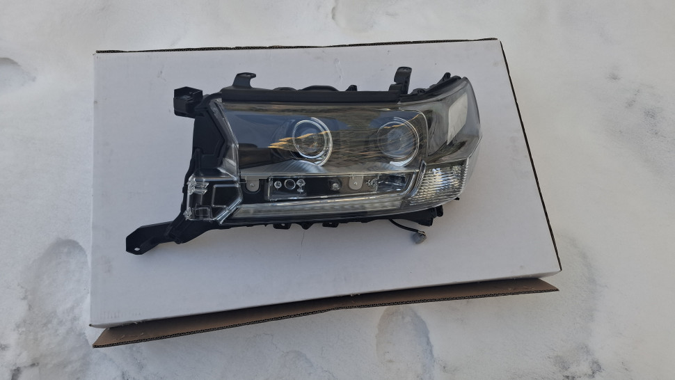 Фара TOYOTA Land Cruiser 200 Executive Black 2015 - 2021 Фара Крузер 200 черная 8110660P40 PZ36760543 PZ36760557