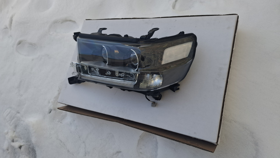Фара TOYOTA Land Cruiser 200 Executive Black 2015 - 2021 Фара Крузер 200 черная 8110660P40 PZ36760543 PZ36760557
