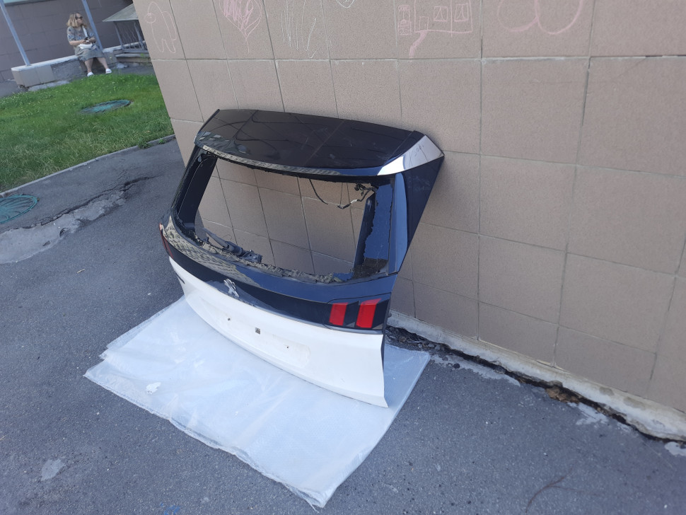 Крышка багажника Peugeot 3008 + фонари ляда Пежо 3008 Крышка Peugeot 308 2016- 2021