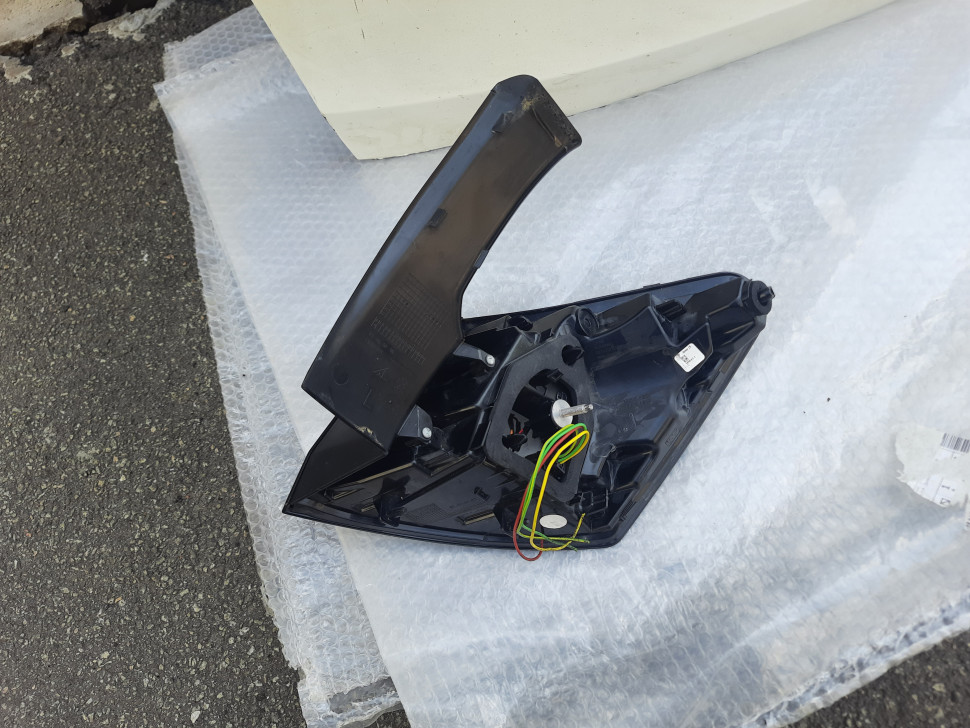 Крышка багажника Peugeot 3008 + фонари ляда Пежо 3008 Крышка Peugeot 308 2016- 2021