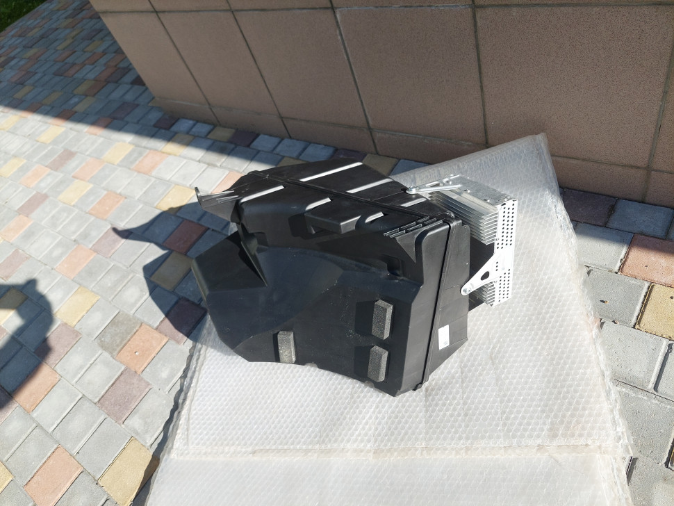 Сабвуфер Tesla Model 3 с усилителем 2018+ 1079747-99-B 1079747-00-D 1079748-00-D