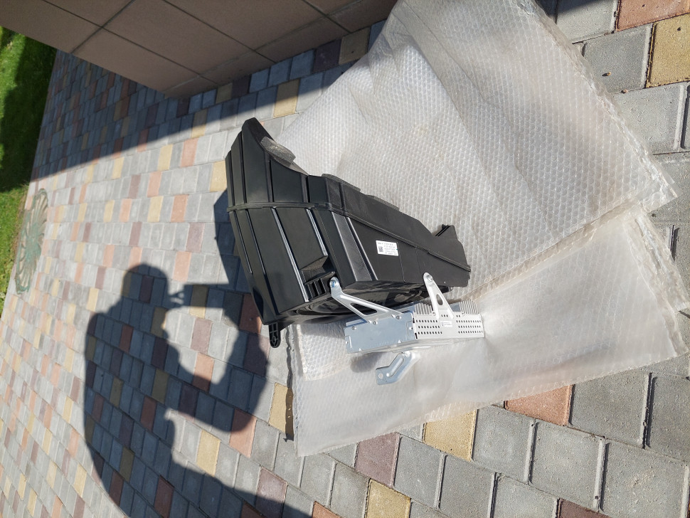 Сабвуфер Tesla Model 3 с усилителем 2018+ 1079747-99-B 1079747-00-D 1079748-00-D