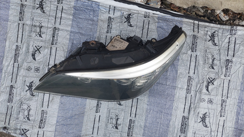 Фара BMW 5 E60 E61 Рестайл Фара БМВ 5 Е60 Е61 Шатается линза - надо открыть и поправить.