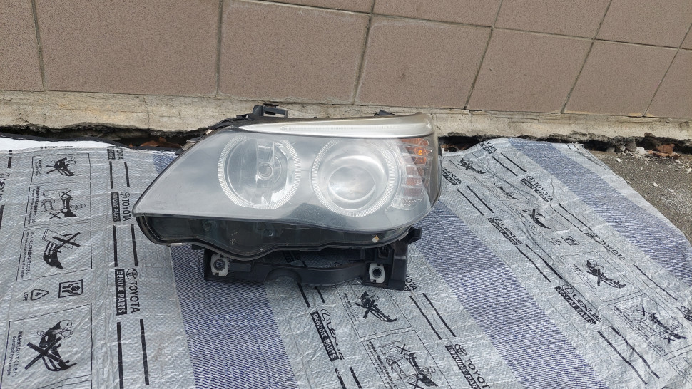 Фара BMW 5 E60 E61 Рестайл Фара БМВ 5 Е60 Е61 Шатается линза - надо открыть и поправить.