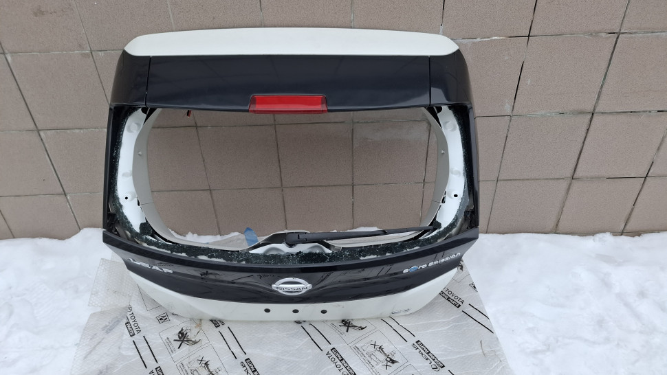 Крышка багажника Nissan Leaf перламутр 2018 2019 2020 2021 2022 2023 2024 2025 в сборе Ляда Нісан Ліф 901005SA0B