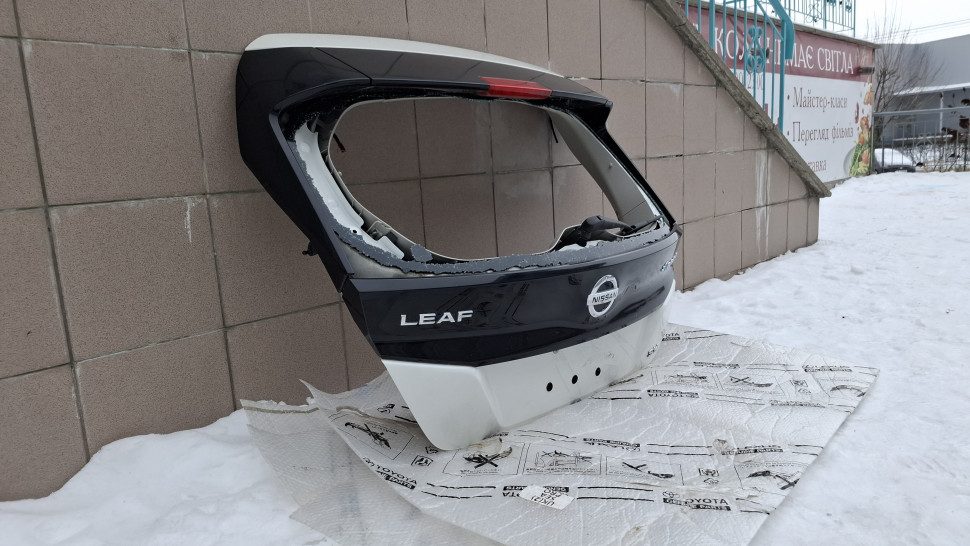 Крышка багажника Nissan Leaf перламутр 2018 2019 2020 2021 2022 2023 2024 2025 в сборе Ляда Нісан Ліф 901005SA0B