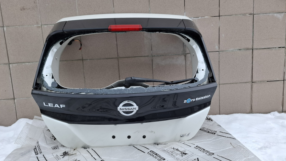 Крышка багажника Nissan Leaf перламутр 2018 2019 2020 2021 2022 2023 2024 2025 в сборе Ляда Нісан Ліф 901005SA0B