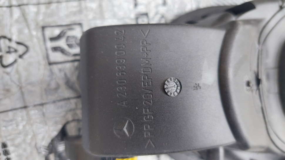 Новый оригинал. Лючек бензобака в сборе Mercedes Benz SL-Class ( W230 r230) A2306300267