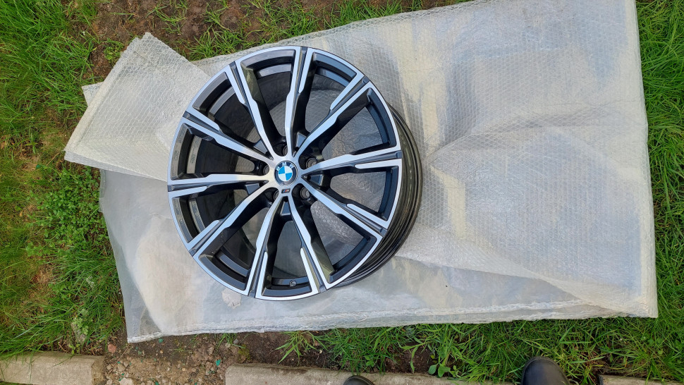 Один передний диск Bmw G05 740 Style 20R ET35 диск Бмв G06 X5 X6 НОВЫЙ 8071996, есть только один диск.