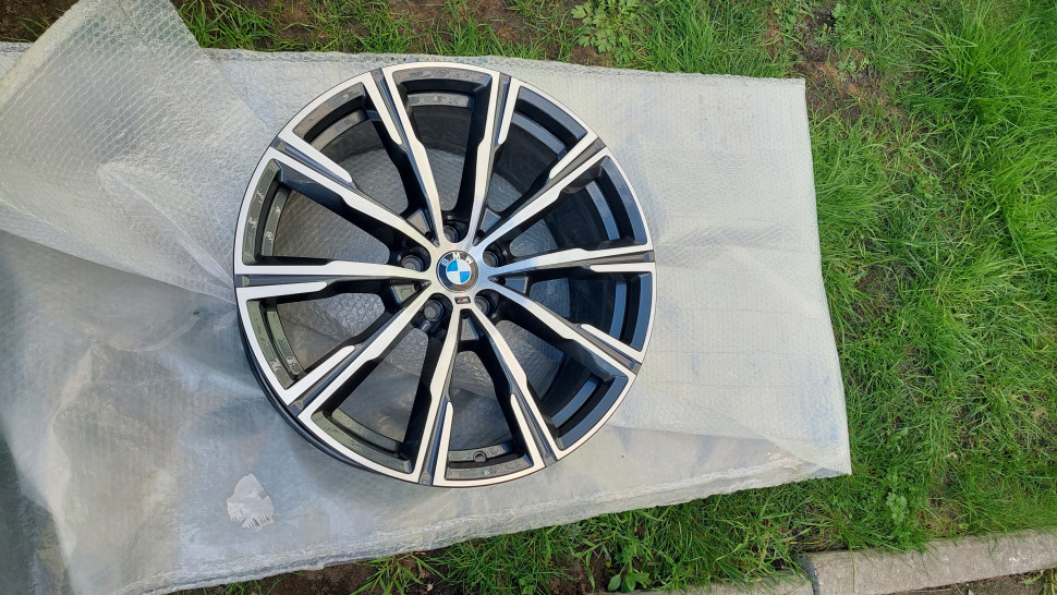 Один передний диск Bmw G05 740 Style 20R ET35 диск Бмв G06 X5 X6 НОВЫЙ 8071996, есть только один диск.