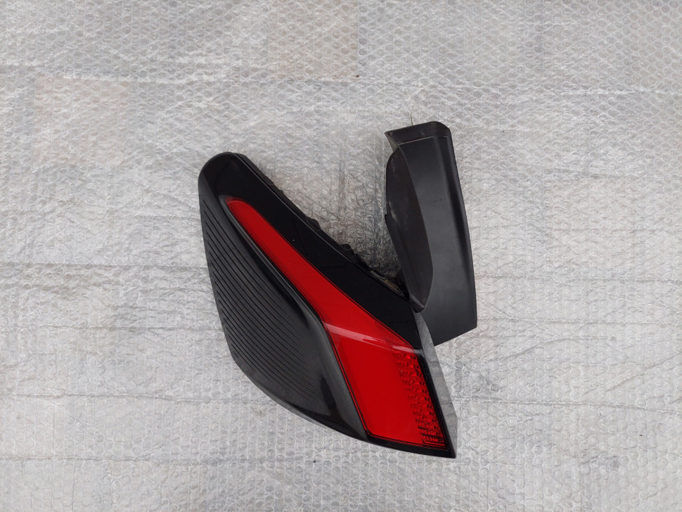 Фонарь Peugeot 3008 2016 2017 2018 2019 2020 фонарь Пежо 3008 левый в крыло 9810477180